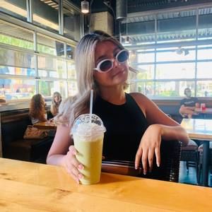 Meet your Posher, Nathalia